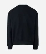 Buzo masculino de fleece con felpa, color negro con diseño boxy, mangas largas y rayas blancas contrastantes a lo largo de las mangas.