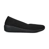 Zapato plano Skechers Arya For Real, color negro, con capellada tejida, plantilla acolchada Skechers Air-Cooled Memory Foam y suela de tracción flexible.
