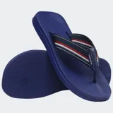 Ojotas Havaianas Urban Way color azul marino, con base texturizada y tiras de tela tricolor (azul, rojo y blanco).