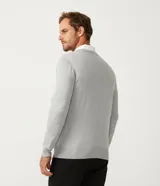 Buzo de tejido de punto con cuello redondo, mangas largas y puños acanalados. Diseño liso y minimalista de la marca Marfinno.