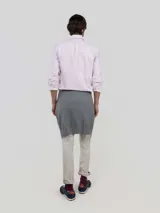 Camisa de hombre con diseño de rayas estilo Oxford, corte Regular Fit, cuello buttondown y cierre frontal con botones. Cuenta con mangas largas y logo bordado en el pecho.