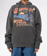 Buzo con capucha gris oscuro lavado, de manga larga y bolsillo canguro frontal. Presenta un estampado gráfico vintage que incluye texto "Seacoast Motorcycles Coney Island, N.Y." y una ilustración de un motociclista al atardecer sobre una motocicleta.