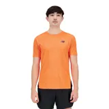 Remera deportiva naranja de manga corta con logo reflectivo en el pecho.