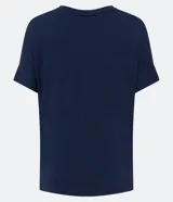 Blusa básica de viscosa color azul marino, con cuello redondo y mangas cortas de diseño cuadrado sin sisas.