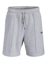 Bermuda deportiva gris melange de felpa, con calce relajado, tiro bajo, bolsillos laterales y pequeño estampado con texto en la pierna izquierda.