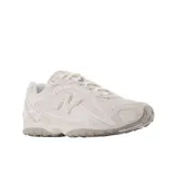 Championes New Balance modelo 204L de estilo running, color blanco, con detalles en tonos gris claro, confeccionados con superposiciones de gamuza y malla, y el clásico logo "N" en el lateral.
