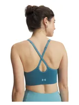 Top deportivo de bajo impacto Under Armour, confeccionado en tejido sin costuras con ventilación estratégica. Presenta diseño de tirantes finos ajustables con espalda cruzada, copas extraíbles y banda elástica inferior con logo de la marca tejido.