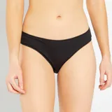 Pack de cinco braguitas negras de algodón con ribete de encaje.