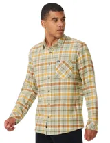 Camisa de franela a cuadros color beige, marrón, verde y amarillo, de manga larga con cuello abotonado y bolsillo en el pecho.