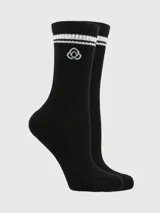 Pack de tres pares de medias de caña media, color negro con detalles en blanco. Presentan tejido acanalado, franjas horizontales en la parte superior y logo bordado.