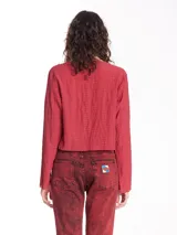 Blusa manga larga color rojo ladrillo, con textura arrugada y lazos en el frente.