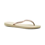 Ojotas Havaianas Slim color beige con tiras finas color oro rosa.