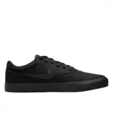 Championes Nike SB Chron 2 de diseño urbano, completamente negros, confeccionados en una combinación de lona y gamuza. Presentan una construcción vulcanizada para mayor flexibilidad, suela de goma resistente y el logo de la marca en el lateral.