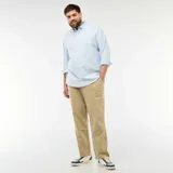 Pantalón recto de lino mixto color beige, con bolsillos laterales y traseros, ideal para un look casual y fresco.
