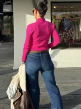 Pantalón de jean azul, de corte recto.