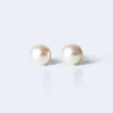 Aros tipo caravana de plata 925 con perlas de río naturales de diseño clásico y minimalista.
