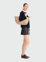 Bolso de mano tipo tote de la línea Le Pliage One de Longchamp, en color beige, con diseño minimalista y estructura flexible.