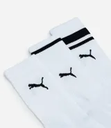 Kit de tres pares de medias deportivas Puma de caña larga, color blanco con detalles en negro. Incluye logo de la marca y diseño con rayas en la parte superior.