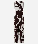 Mono largo de viscosa con estampado abstracto en blanco y negro, escote cuadrado, sisas de punto, lazo en la cintura y abertura en la espalda.