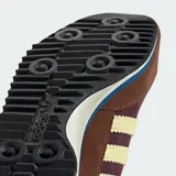Championes Adidas Originals SL 72 OG, modelo de corte bajo con capellada de nylon bordó y superposiciones de gamuza marrón, con las tres tiras clásicas en color crema y suela dentada.