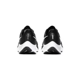 Championes de running Nike Air Zoom Pegasus 37 para mujer, con diseño en color negro y suela blanca con tecnología de amortiguación Zoom.