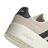 Championes Adidas modelo Streettalk Bold, color gris claro con las características tres tiras laterales en negro y suela plataforma blanca.