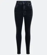 Pantalón skinny de jean negro, de cintura alta, con bolsillos y trabillas para cinturón.