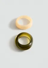 Pack de dos anillos gruesos, uno color crema y otro color verde oliva.