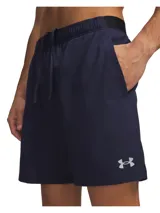 Short deportivo Under Armour modelo Vanish Woven de color azul marino, con diseño ultraligero, transpirable y de secado rápido, que incluye bolsillos laterales y cintura elástica.