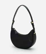 Bolso baguette de formato media luna de la marca Satinato, color negro, con correa de hombro ajustable con detalles metálicos dorados y cierre de cremallera.