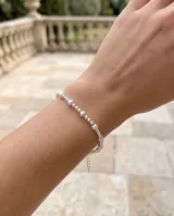 Pulsera de plata 925 compuesta por una cadena de esferas de distintos tamaños con acabado texturizado y liso, con cadena de alargue.