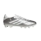 Championes de fútbol Adidas Copa Pure IV Club para terreno firme y multiterreno, modelo color plateado y blanco con las icónicas tres tiras de la marca en el lateral.