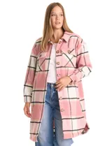 Sobrecamisa larga de tejido soft con estampado a cuadros en tonos beige, rosa y gris. Presenta cuello con solapa, cierre frontal con botones, bolsillos aplicados en el pecho y mangas largas con puños abotonados.