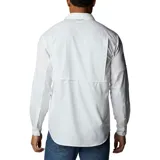 Camisa de manga larga Columbia modelo Silver Ridge en color blanco, con bolsillos frontales en el pecho, cierre de botones y protección solar.