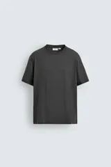 Camiseta de corte regular, con cuello redondo y manga corta, perteneciente a la colección especial Origins.