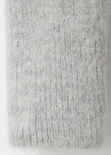Sweater de punto de canalé con cuello redondo y manga larga, de diseño entallado.