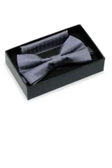 Moña amarilla con estampado floral y pañuelo de bolsillo a juego, presentados en caja negra.