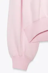 Sudadera de felpa de algodón con cuello redondo, manga larga y acabados en rib en puños y ruedo.