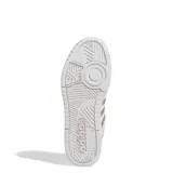 Championes Adidas modelo Hoops 3.0 Bold de corte bajo con plataforma. Presentan un diseño inspirado en el básquetbol, con exterior sintético blanco y las icónicas tres tiras laterales en color dorado metalizado. Cuentan con suela tipo cupsole y cierre mediante cordones.