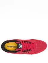 Championes Cat modelo Pause Retro, de diseño minimalista con estética vintage. Confeccionados en gamuza roja con detalles en negro, cuentan con suela de goma blanca texturizada y logo de la marca en el lateral y la lengüeta.