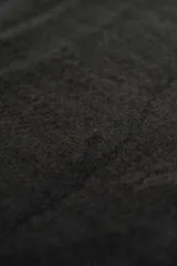 Bufanda marrón oscuro con flecos en los extremos y etiqueta blanca con el logo "CNI" en negro.