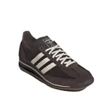 Championes Adidas SL 72 OG color marrón con las tres tiras blancas características de la marca.