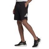 Short deportivo Adidas negro de felpa francesa con logo Badge of Sport blanco en la pierna derecha.