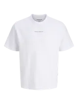 Remera de manga corta y cuello redondo con calce relajado. Presenta un diseño minimalista en color blanco con el logo de la marca estampado en el centro del pecho. Confeccionada en tejido de punto con textura sutil.