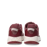 Championes New Balance Trail Running T410 color bordó con detalles en blanco.