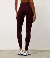 Legging deportiva Get Over de tiro alto, confeccionada en poliamida seamless con diseño ajustado al cuerpo y acabado liso.