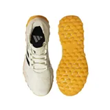 Championes Adidas para hockey sobre hierba, modelo Hockey Youngstar. Color crema con detalles en negro y suela color caramelo.