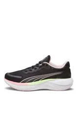 Championes deportivos Puma Scend Pro de color blanco, con detalles en gris y verde lima en el talón, interior y logotipo lateral.