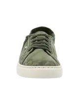 Zapatilla urbana de corte bajo confeccionada en algodón orgánico color verde militar, con suela de goma blanca y cierre mediante cordones al tono.