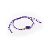 Pulsera ajustable con hilo violeta, piedra drusa violeta con engarce dorado, mostacillas doradas y cuentas facetadas turquesas.